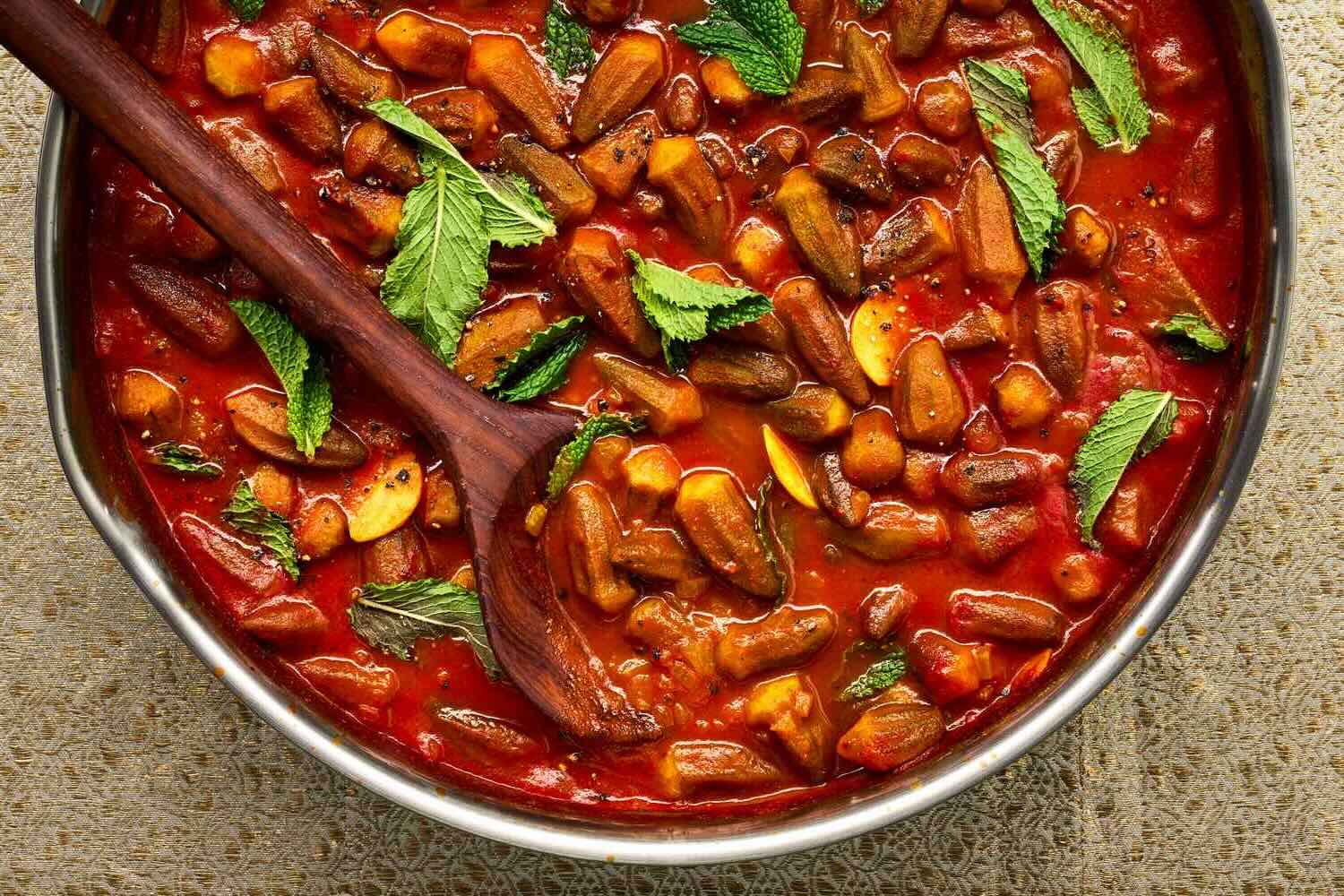 bamya-bi-zeit-okra-in-tomato-sauce