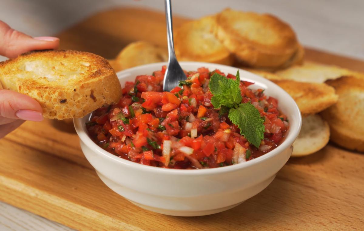 ezme-salata-turkish-spicy-tomato-pepper-relish-salad