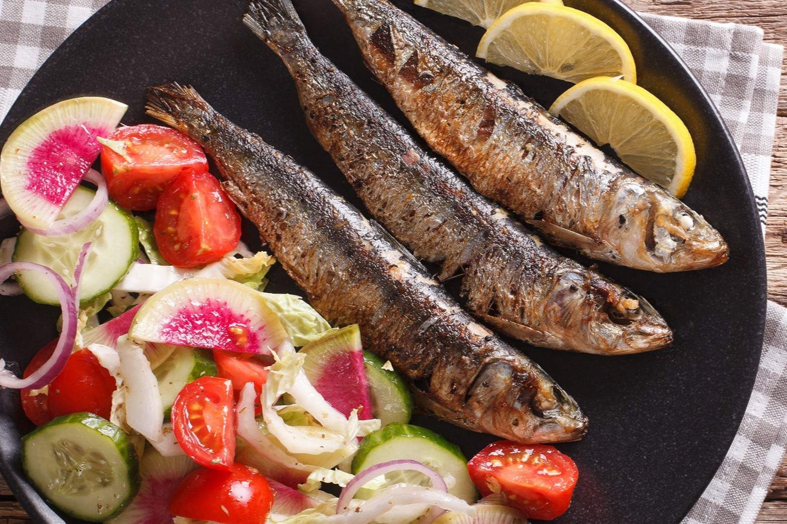 fried-sardines-marides-tiganites
