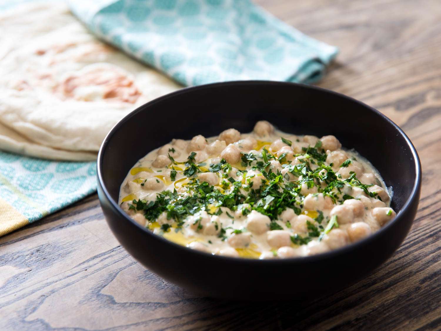 hummus-msabaha-whole-chickpeas-in-tahini-sauce