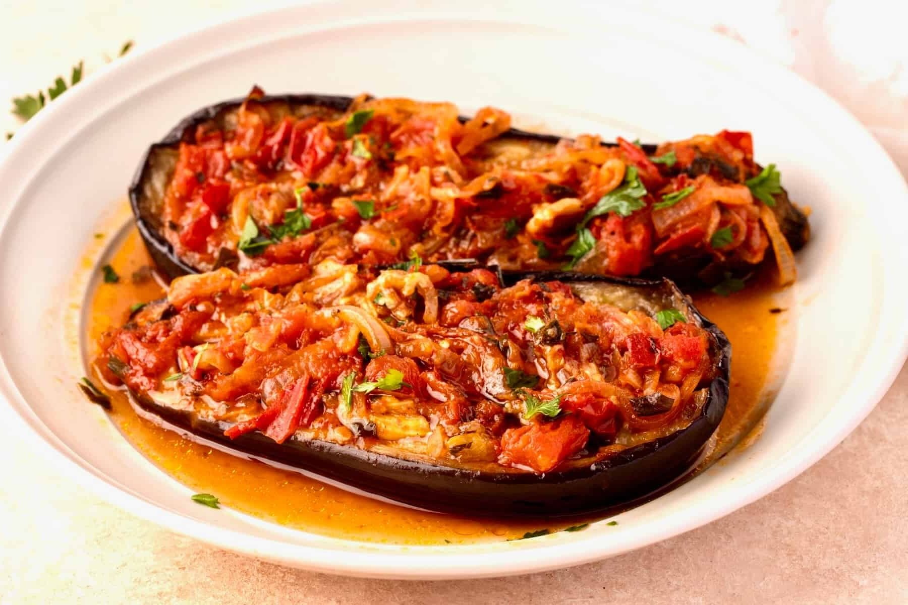imam-bayildi-turkish-stuffed-eggplant-with-onions-tomato