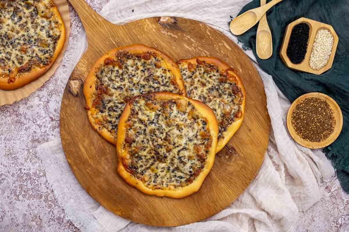 jibneh-manakish-cheese-flatbread