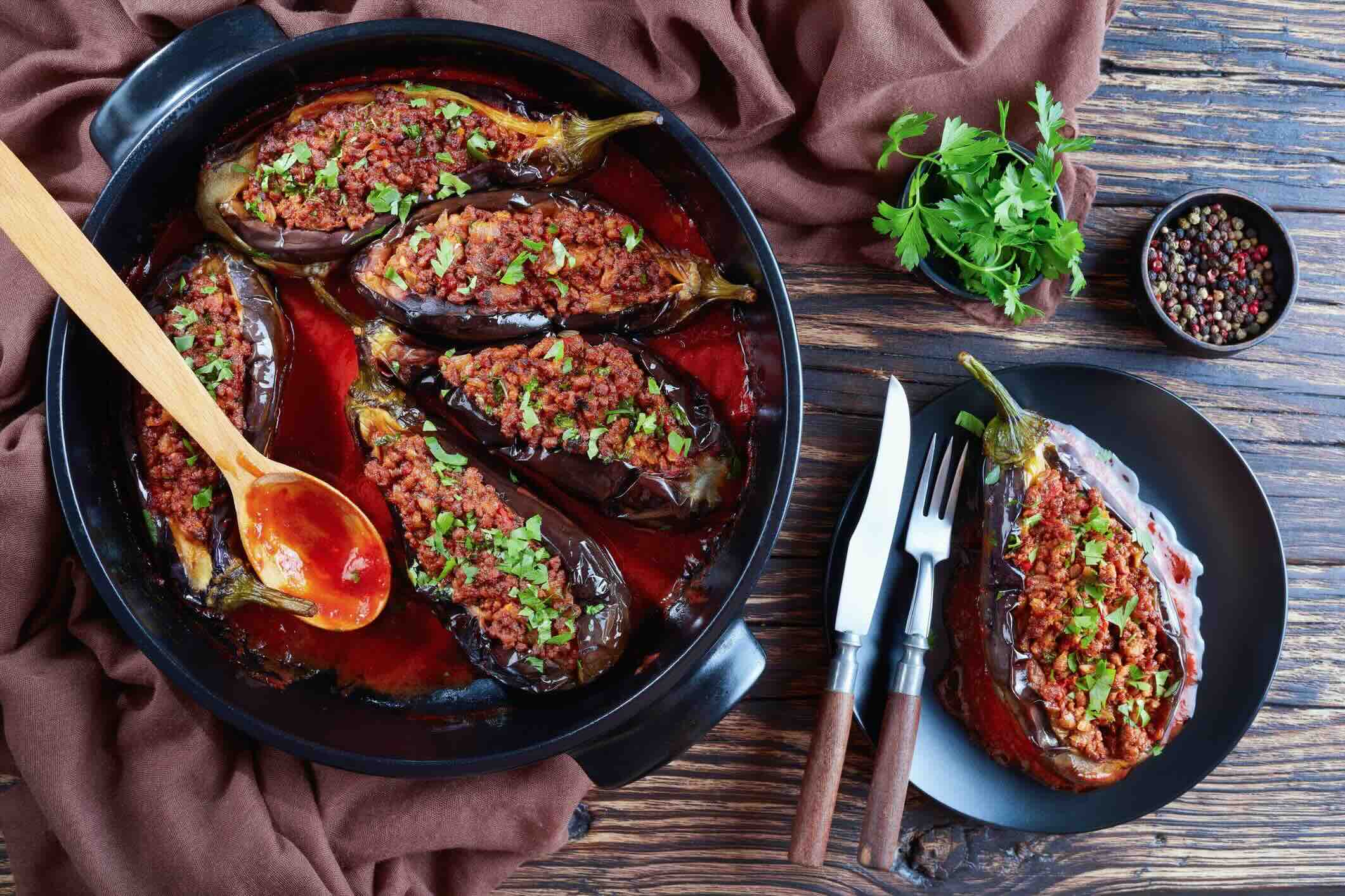 karniyarik-turkish-stuffed-eggplant-with-meat-small-portion