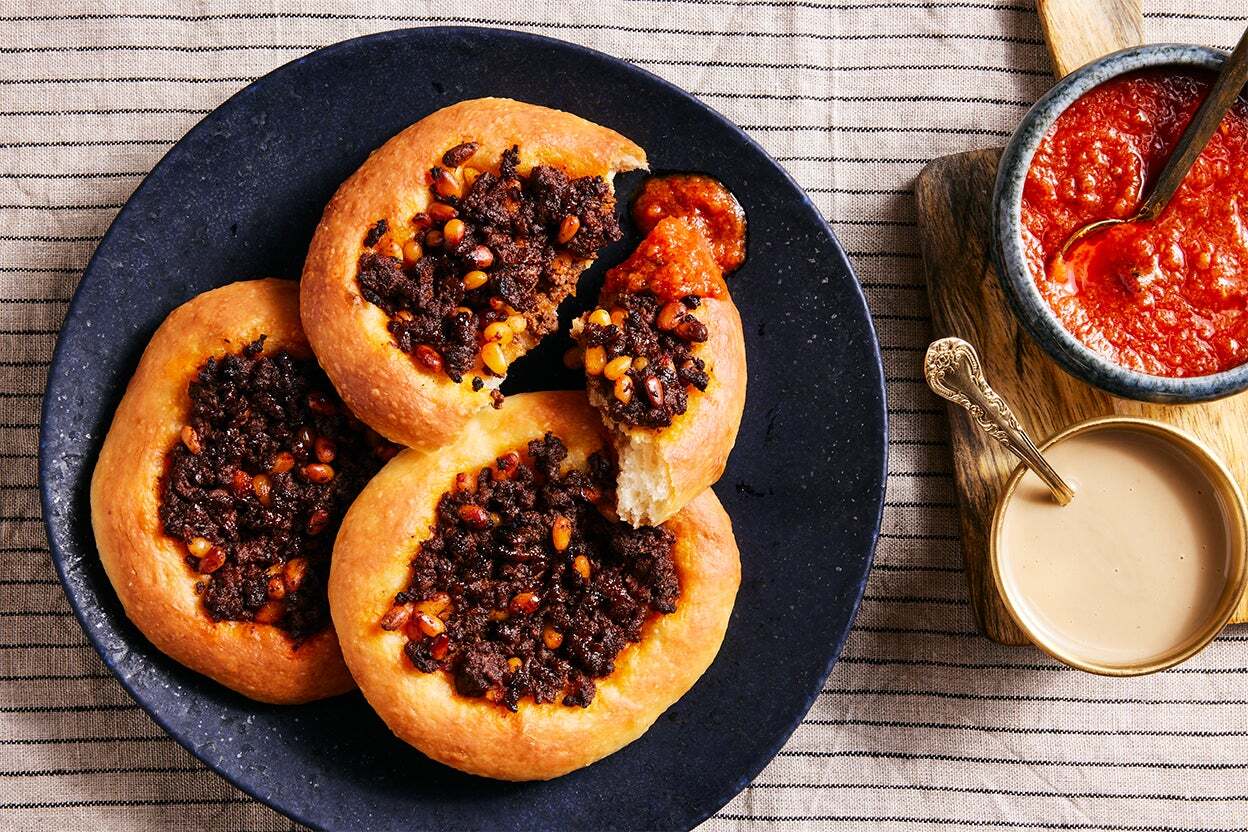 lahm-bi-ajeen-sfiha-small-meat-flatbreads