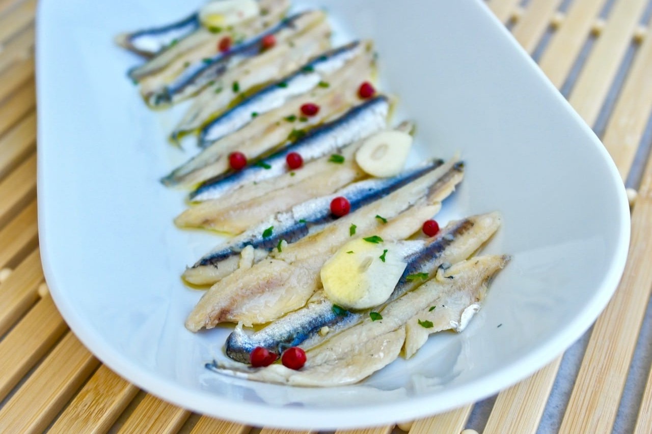 marinated-anchovies-gavros-marinatos-white-anchovies