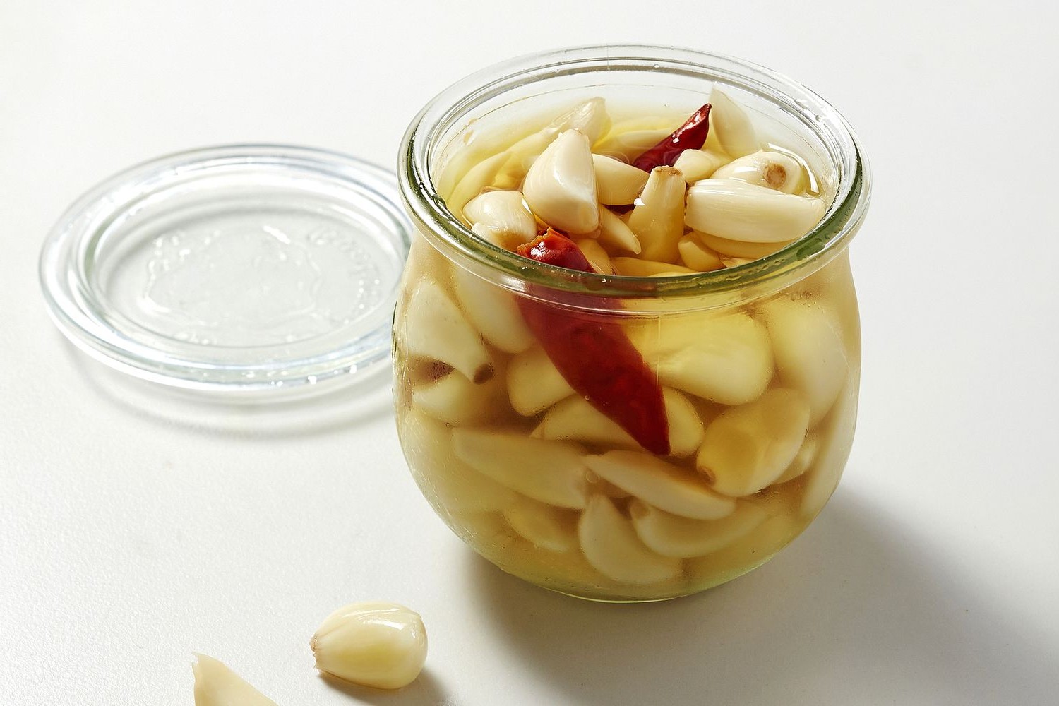 pickled-garlic-cloves