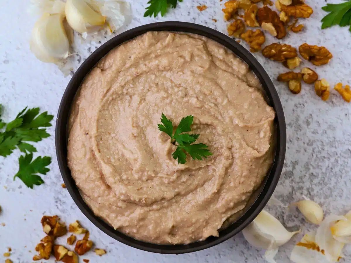 skordalia-with-walnuts