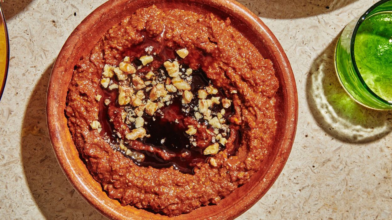 spicy-muhammara-muhammara-with-pomegranate