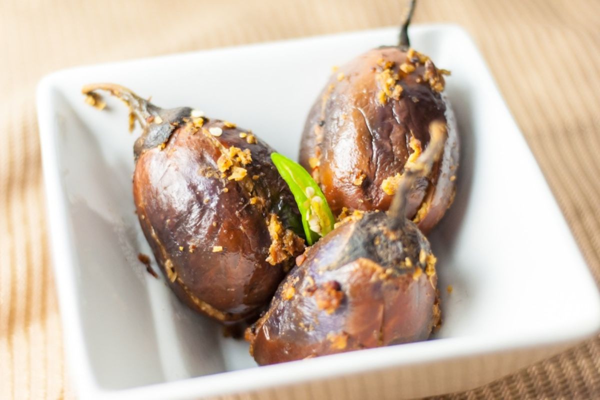 stuffed-baby-eggplants-batinjan-mahshi