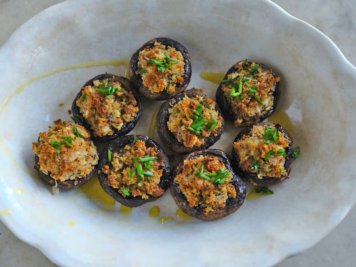stuffed-mushrooms-cheese-or-breadcrumb-filling